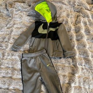 Toddler boys Nike track suit